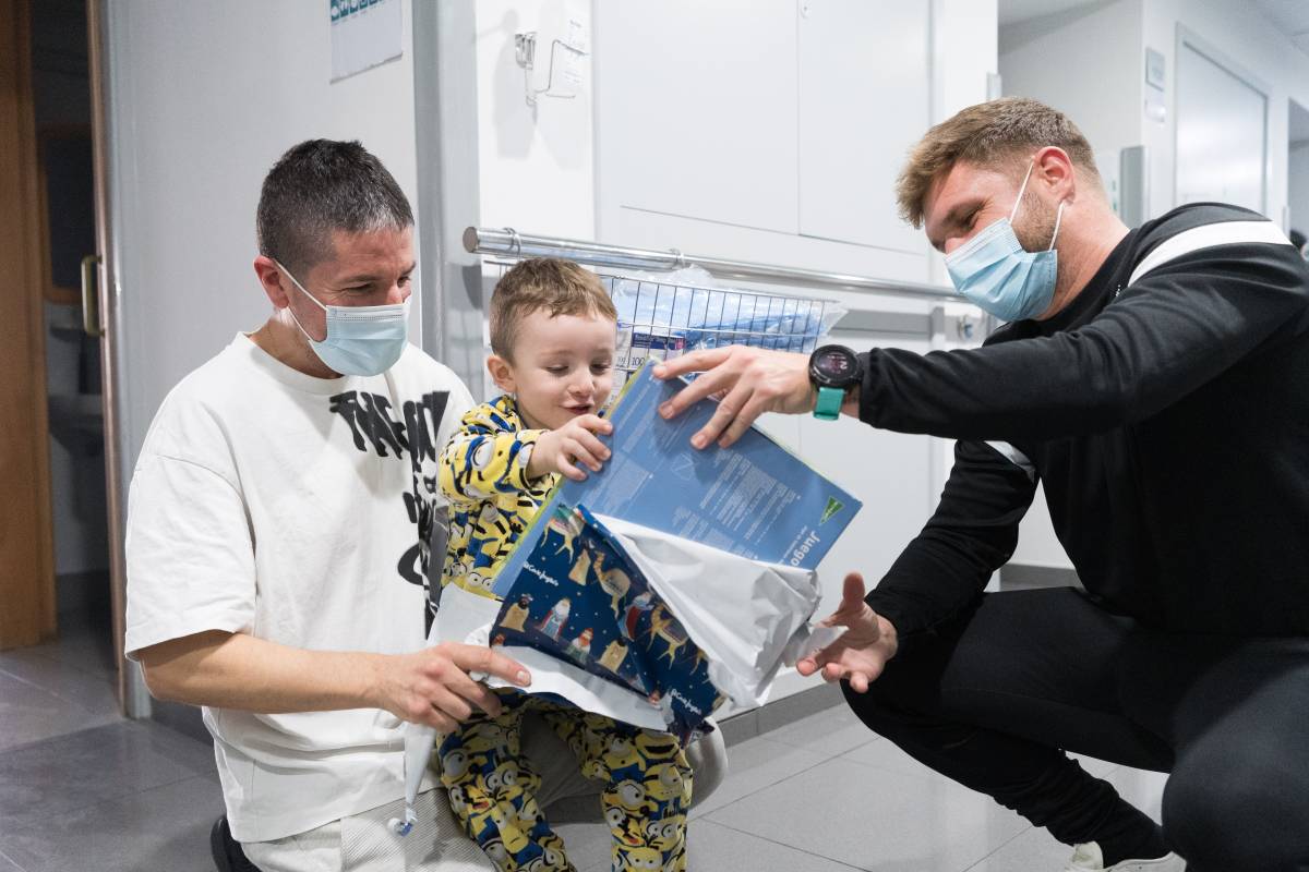 Ferran Costa durant la visita - David Chao Ferran Costa durant la visita