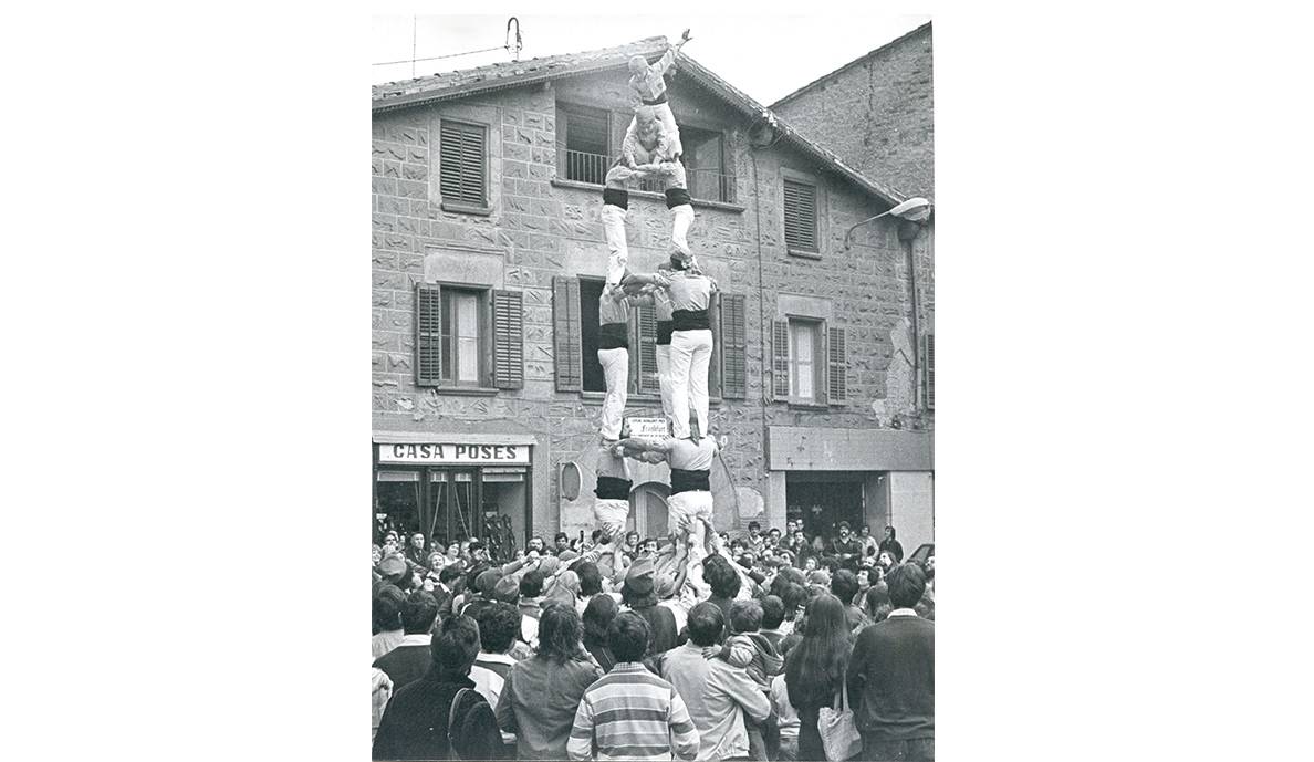 Un castell a la Plaça Vella i uns comerços sense correlació 