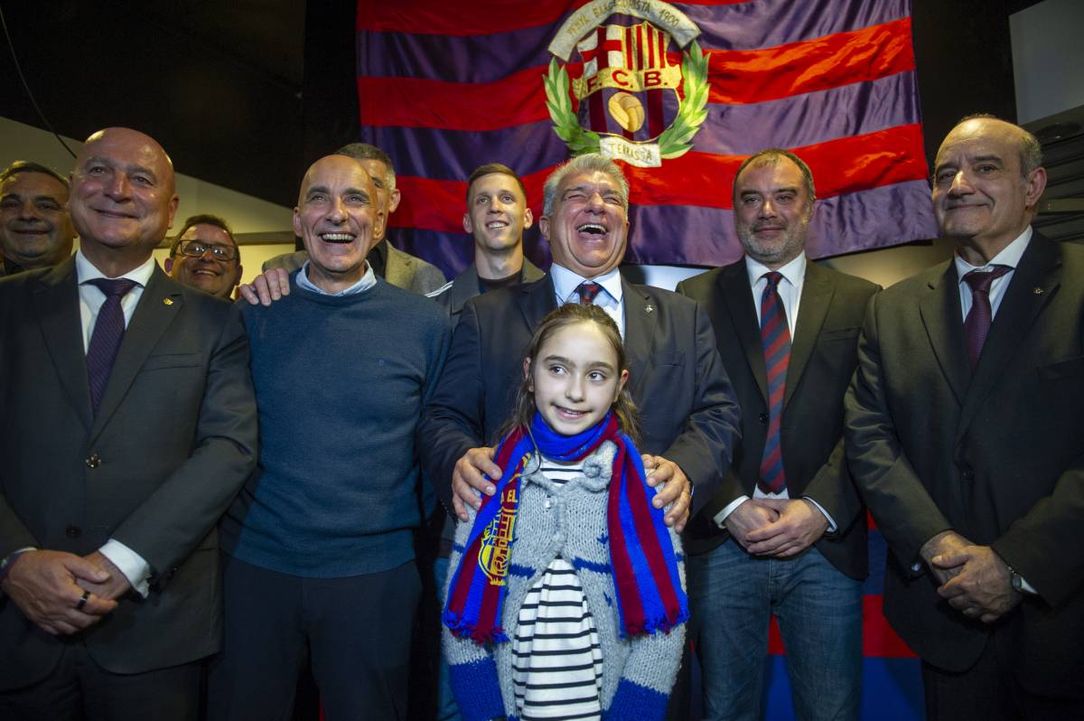 FOTOS | Joan Laporta inaugura la nova seu de la Penya Barcelonista de Terrassa