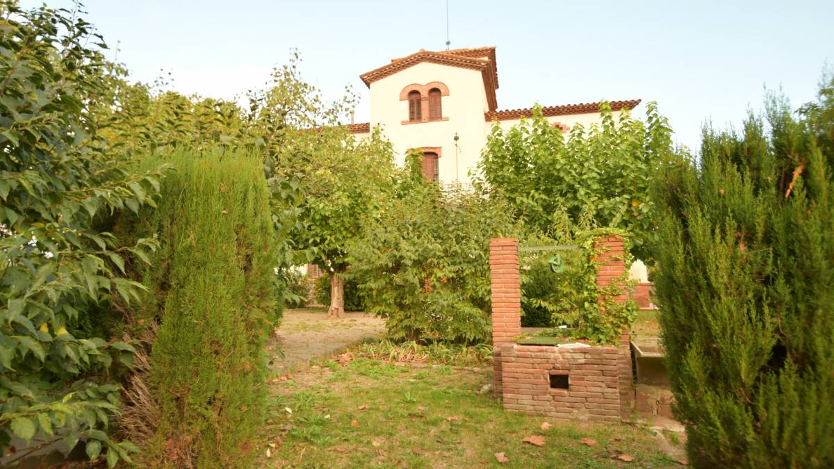 Exterior de la casa de les monges de Sant Esteve.