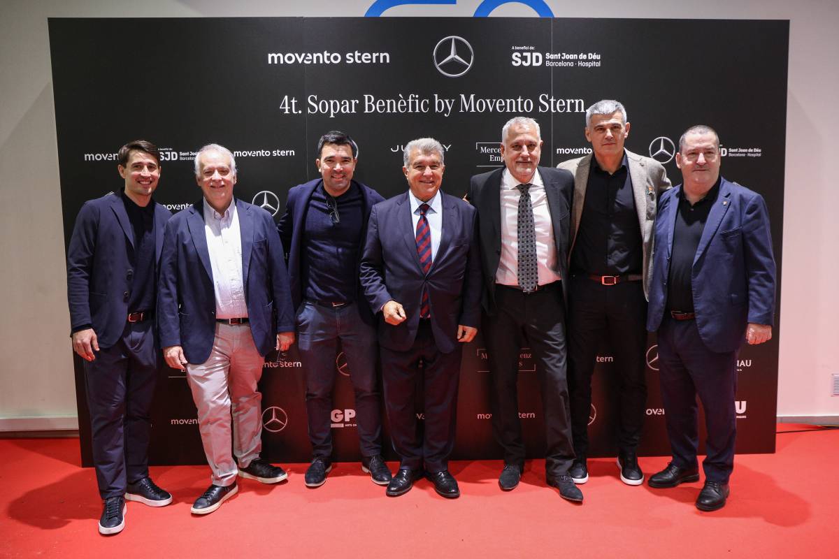 La representació blaugrana amb el gerent de Movento Stern, Quim Badia - V. CASTILLO La representació blaugrana amb el gerent de Movento Stern, Quim Badia