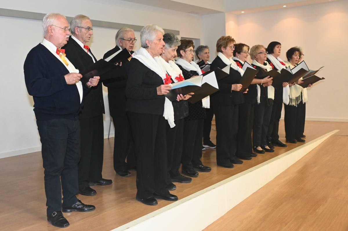 La Coral Estel de Sant Jordi canta a la Festa de Nadal  del Casal Cívic