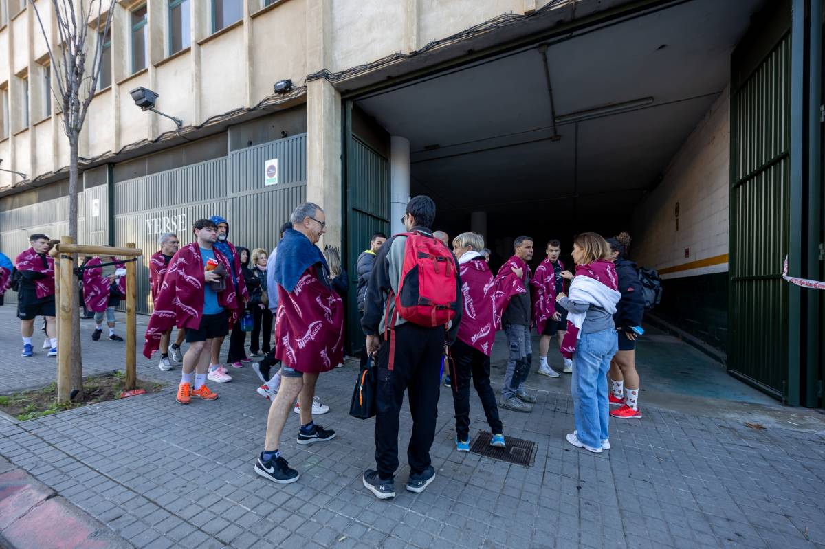 Intervenció dels bombers en un gimnàs de Sabadell - Juanma Peláez Intervenció dels bombers en un gimnàs de Sabadell