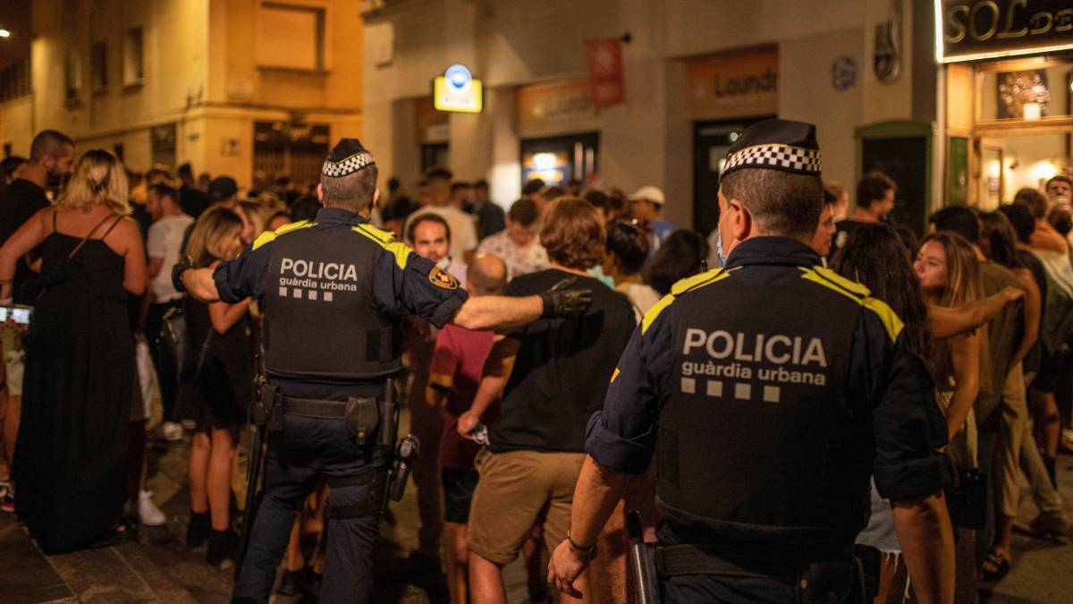 Collboni tira endavant (amb Junts i ERC) endurir les sancions de l'ordenança de civisme