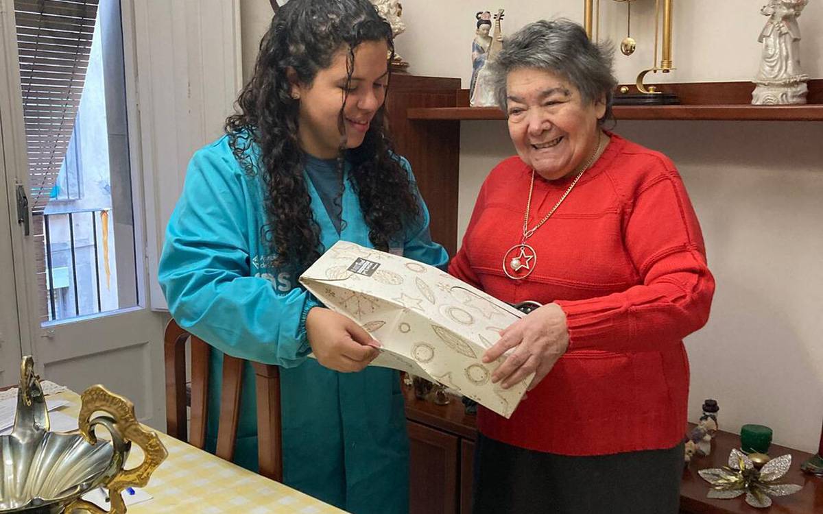 El SAD de Manresa reparteix lots de Nadal a totes les persones ateses als domicilis