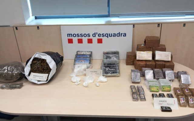 Enxampen a Reus dos individus que llençaven paquets de droga i diners de balcó a balcó