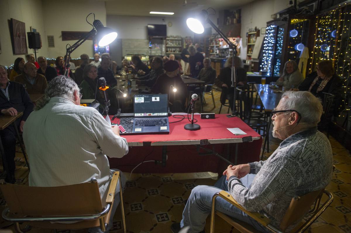 Moment de la tertúlia organitzada per la Sala Paüls - Alberto Tallón