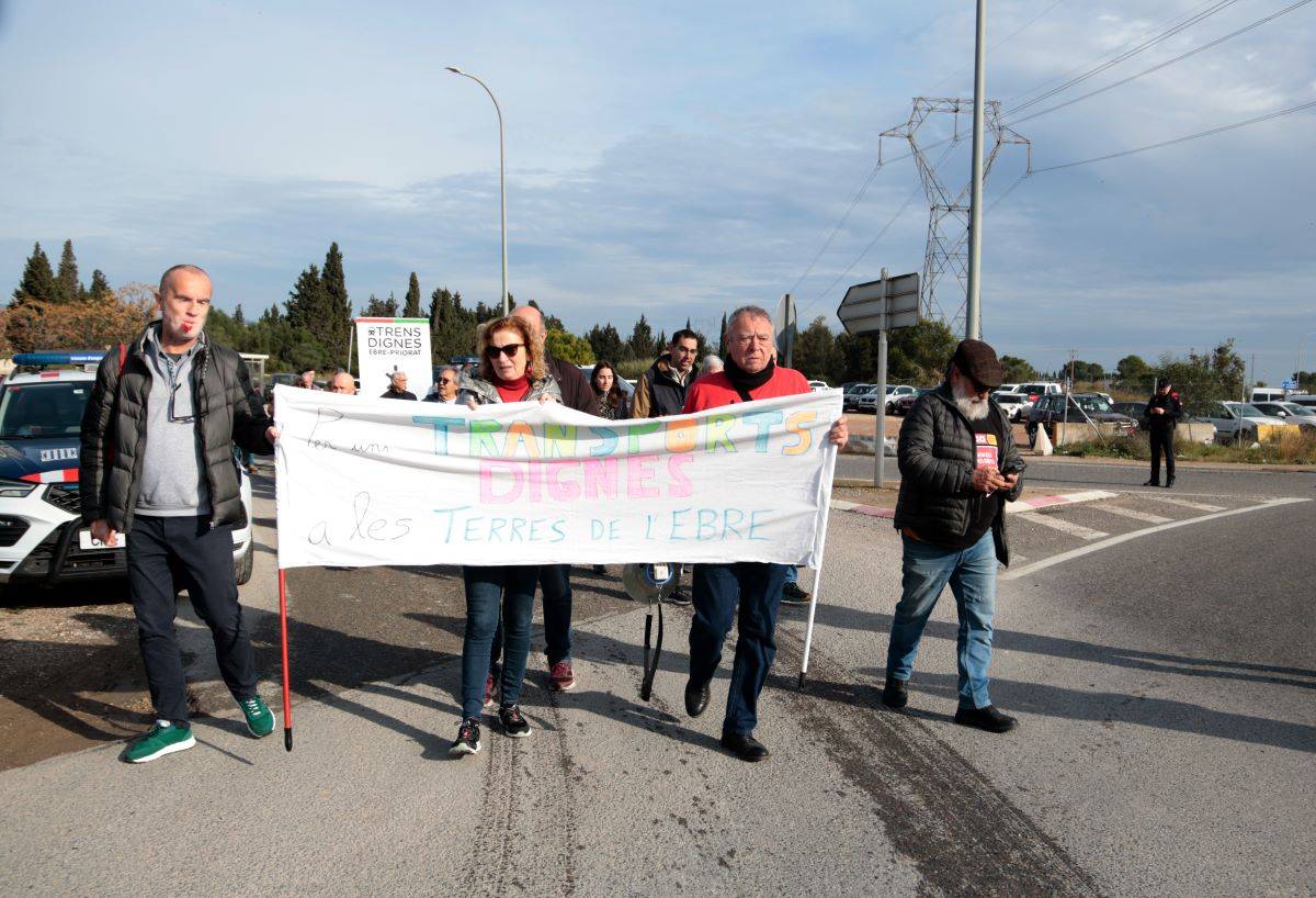 Trens i Transports Dignes es mobilitza per reclamar millores en transport a les Terres de l'Ebre