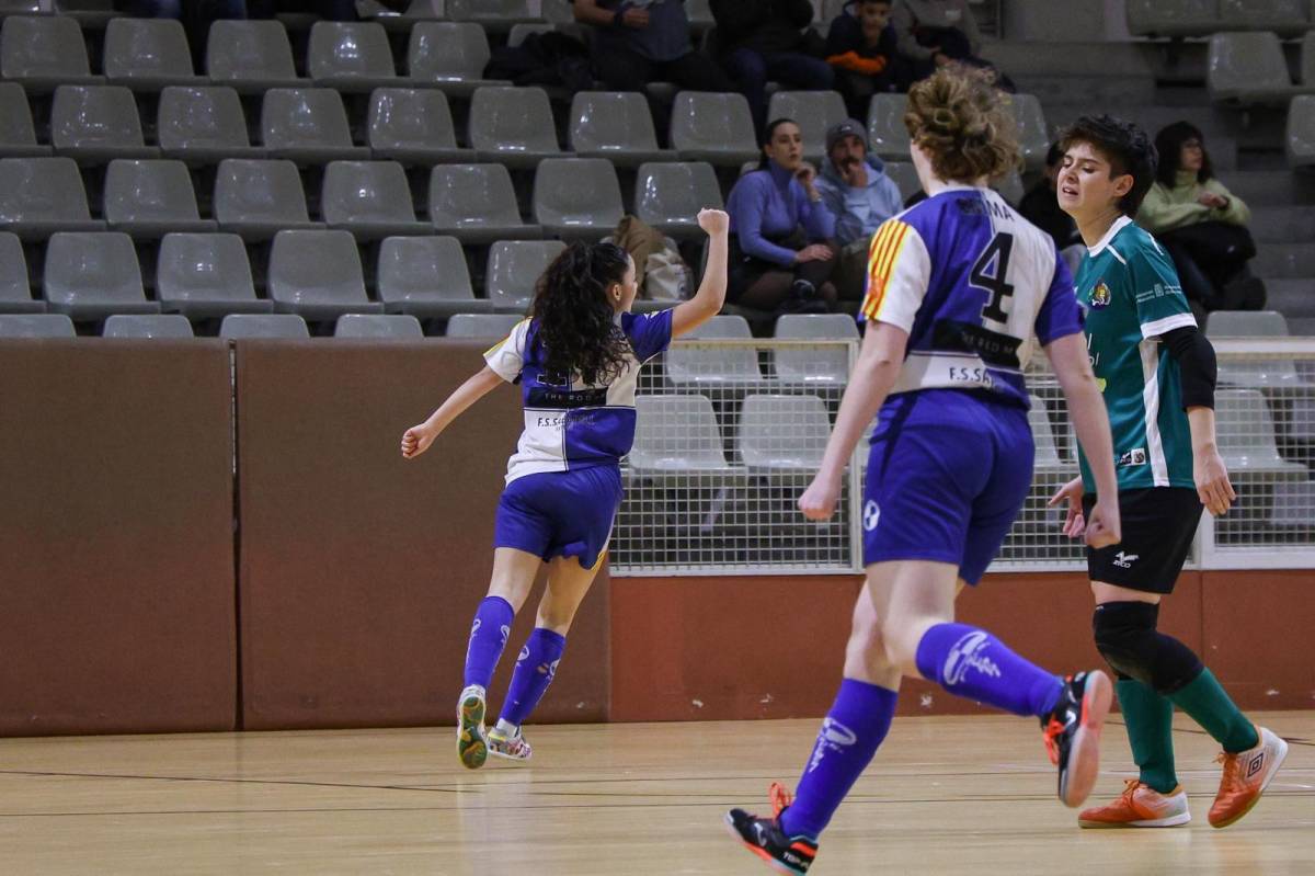 Raya, celebrant el gol arlequinat - Victor Castillo