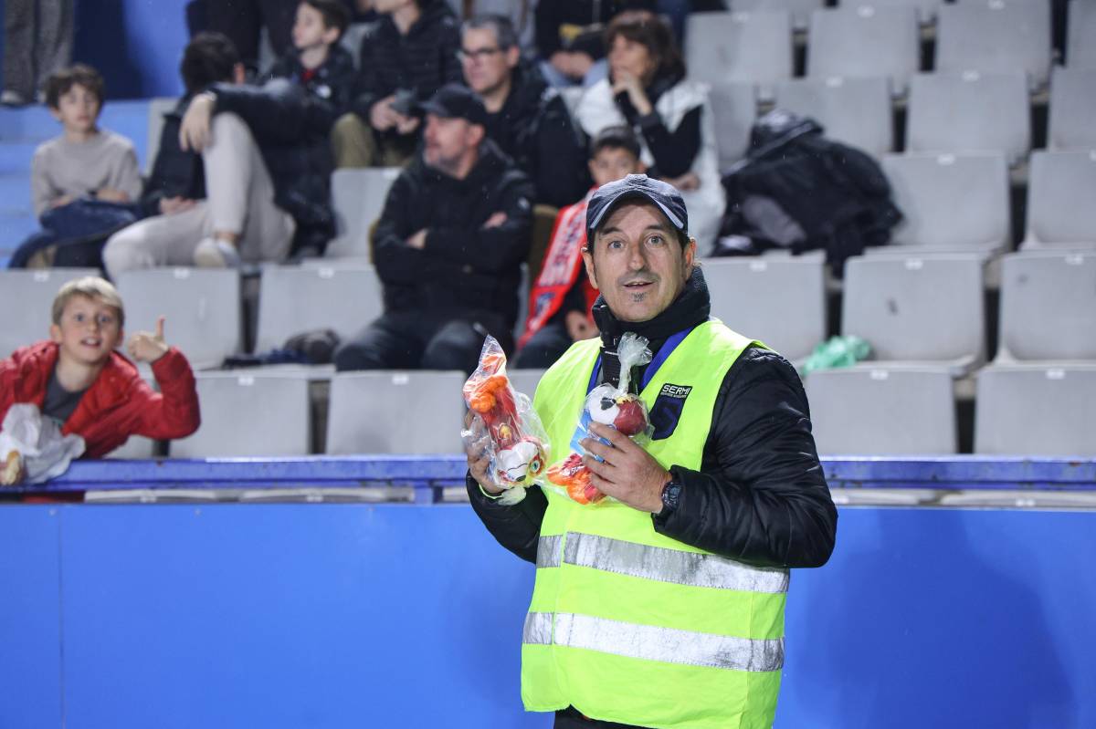 Els voluntaris recollint els peluixos