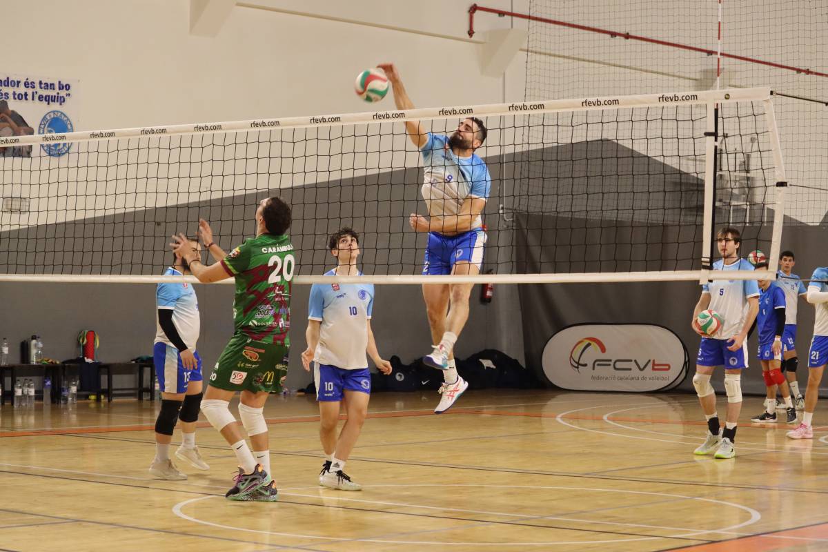 Cara i creu pels séniors del CNS Vòlei: el masculí es retroba amb el triomf a Superlliga 2