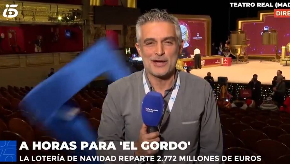 «L'àvia Manoli» de la Loteria de Nadal cau de morros en ple directe a Telecinco i el presentador fa com si sentís ploure