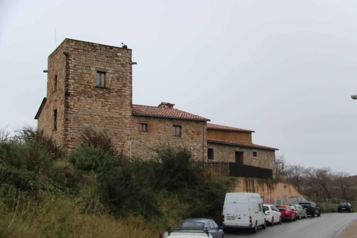 Alguns desallotjats del B9 ocupen l'antic alberg de Can Bofí Vell de Badalona