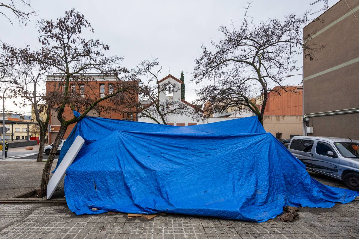 Dos homes sense sostre, acampats a Torre-romeu