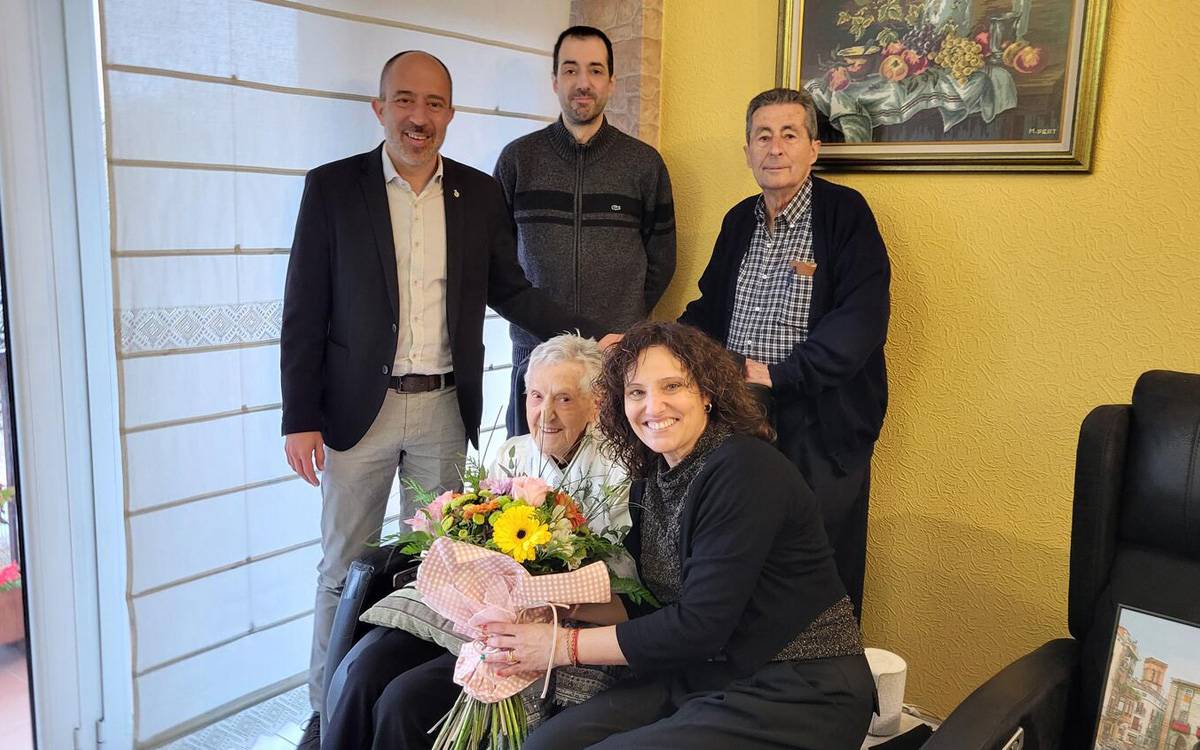 L'Ajuntament de Manresa homenatja l'àvia centenària Llúcia Bastardas Playà