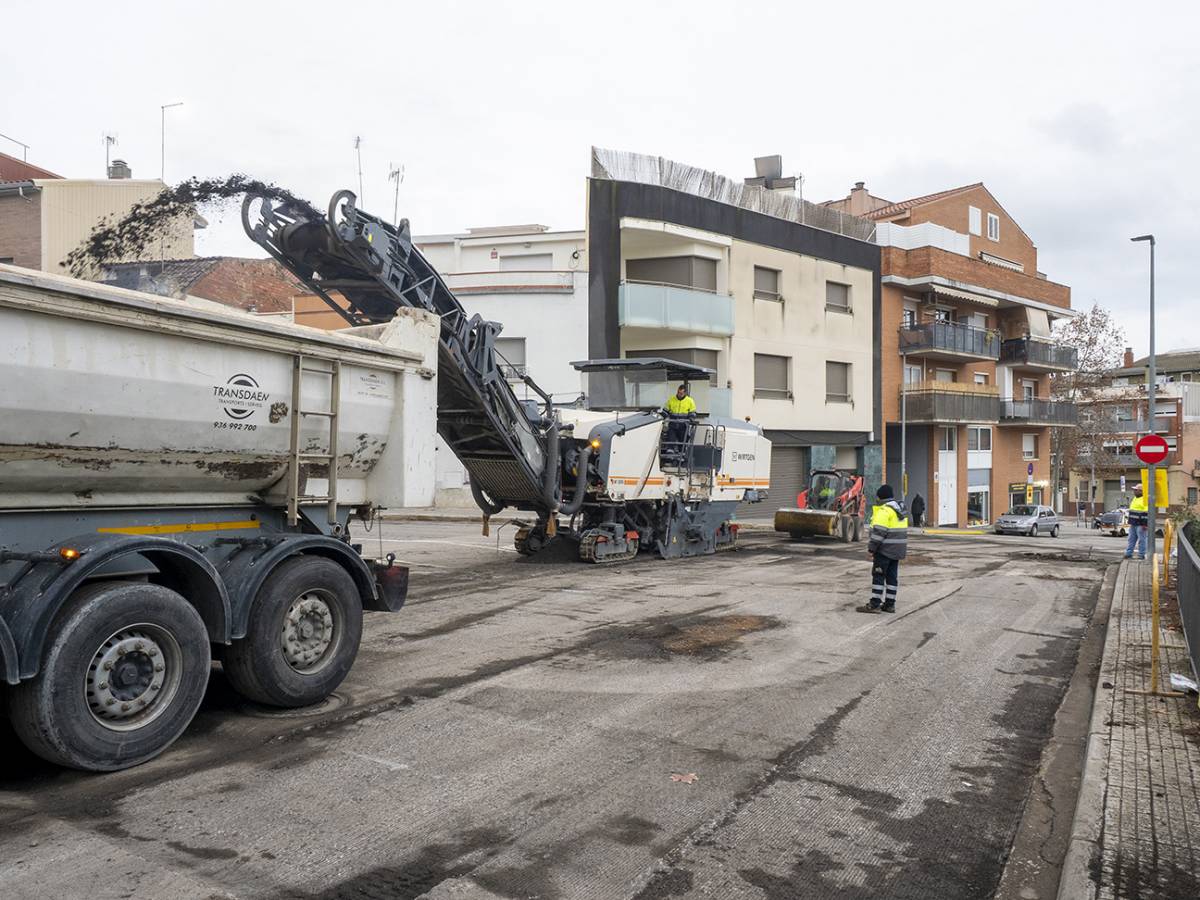 Finalitzen les obres de millora de l'asfaltatge a Poble Nou