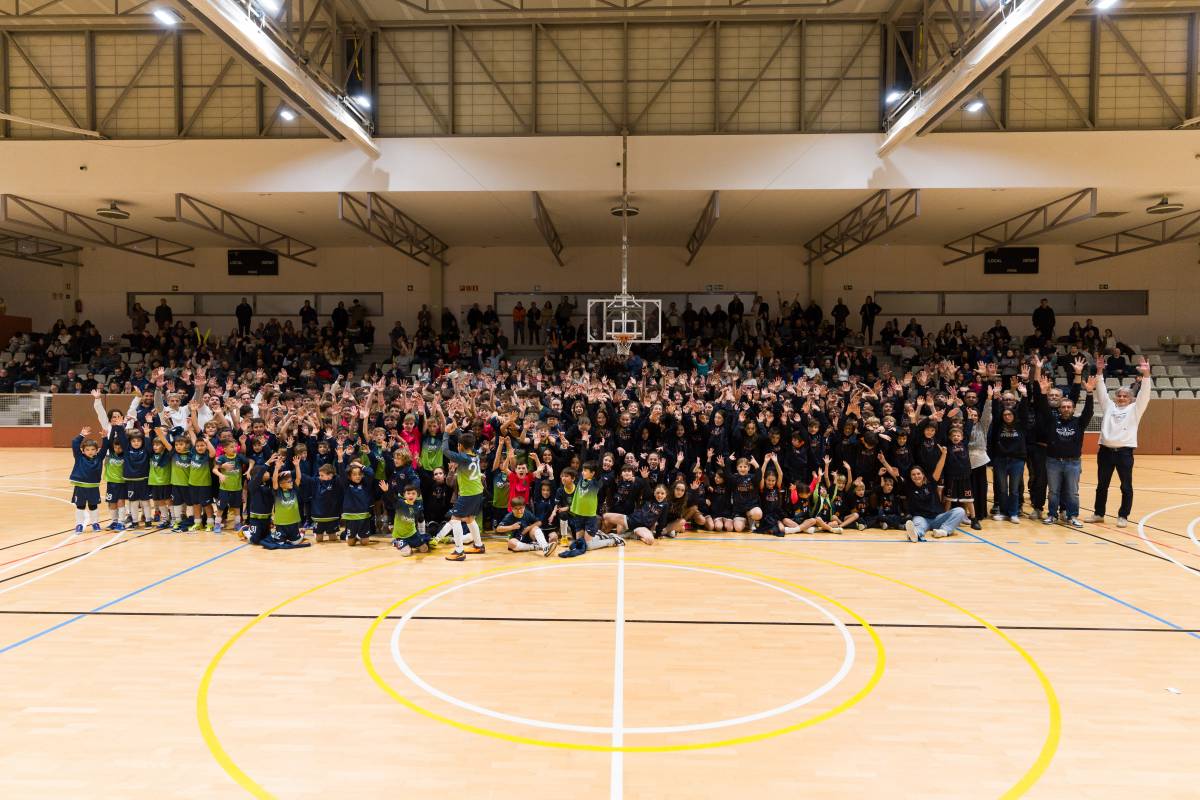 FOTOS | Prop de mig miler d'esportistes en la presentació del CE Escola Pia