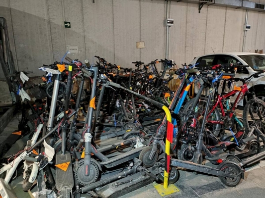 Terrassa posa fre a l'incivisme dels patinets: un centenar de requisats i prop de 1.700 multes en un any