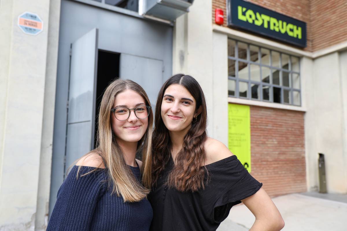 Mar Anglada i Bruna Calàbria, dues alumnes de l`IES Vallès