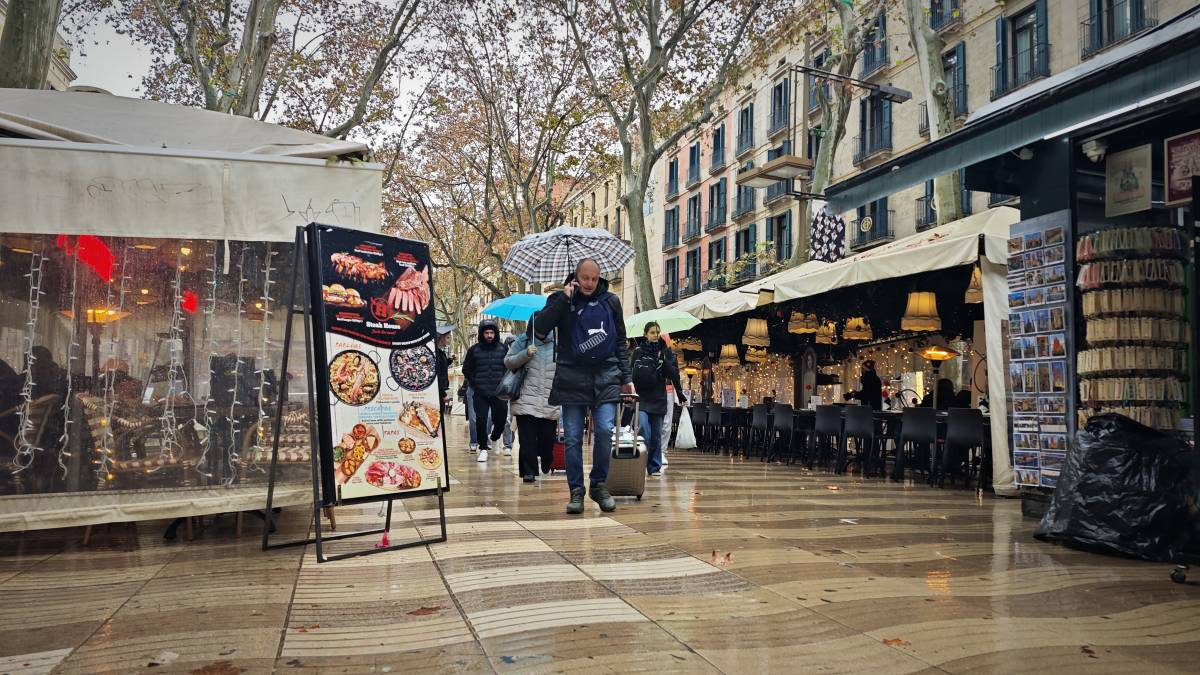 Collboni prepara una reducció de les terrasses a la Rambla i el gremi s'activa per «minimitzar-ho»
