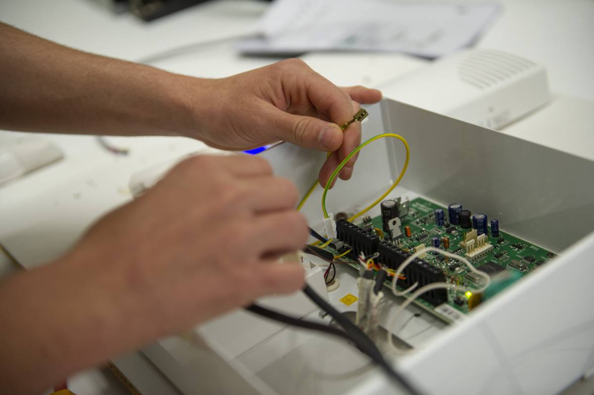 FP Dual: la guia revela per què el  creixement del 50 % de l'FP està  transformant la gestió dels centres