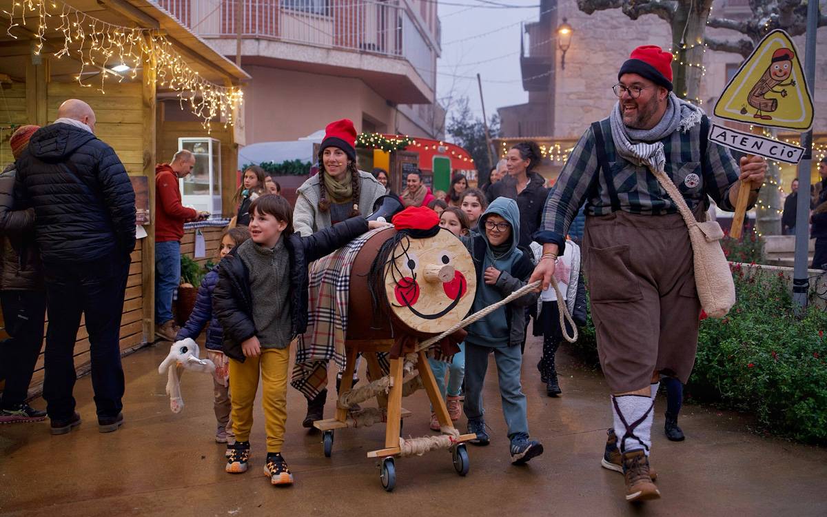 El Mercat de Nadal de Fonollosa consolida l’aposta pel producte local malgrat la pluja