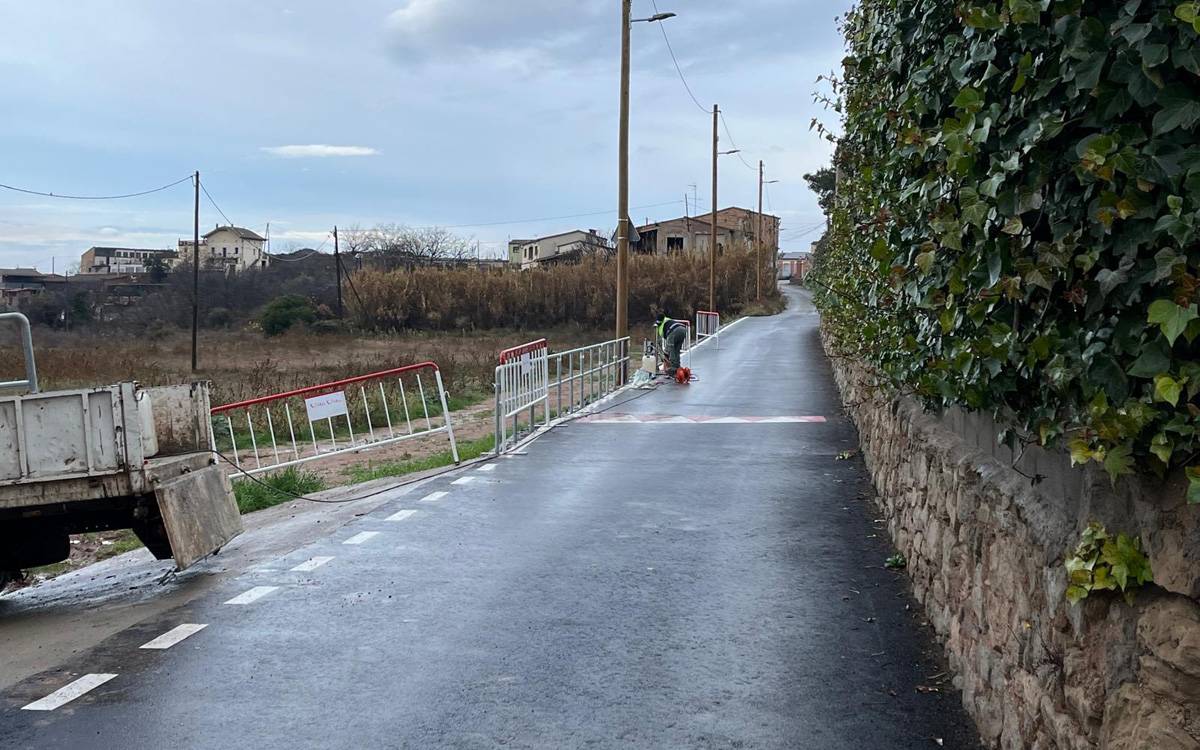 Manresa reforça la seguretat al camí dels Tovots amb baranes al punt on va bolcar un bus