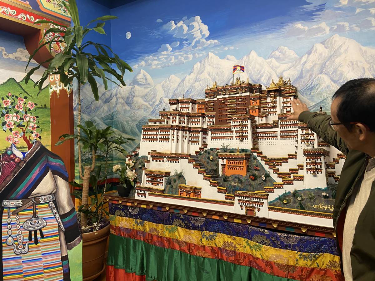 «No volem imposar les nostres tradicions»: així viuen el Nadal els catalans musulmans, budistes i jueus