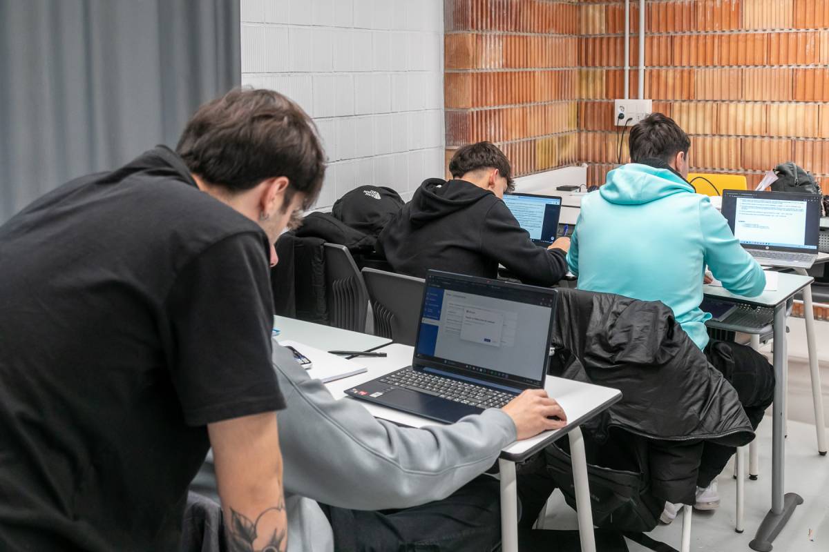 Una classe d`alumnes del Ramar - Juanma Peláez Una classe d`alumnes del Ramar