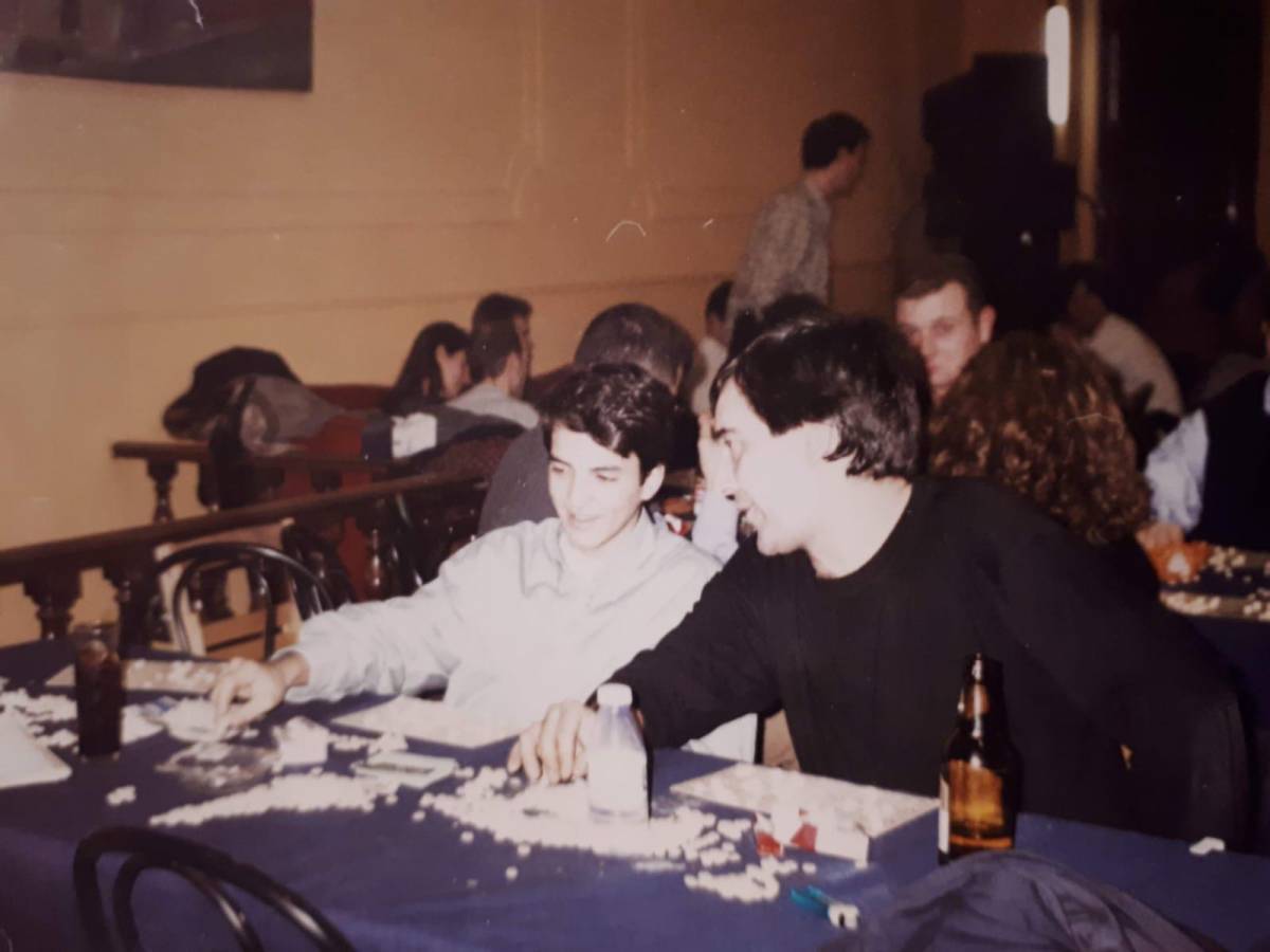 Centenars de persones es reunien a la Industrial, a la Rambla, 15