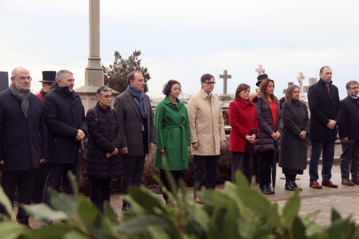 Illa crida a defensar la convivència i l’independentisme carrega contra el rei en l’homentge a Macià