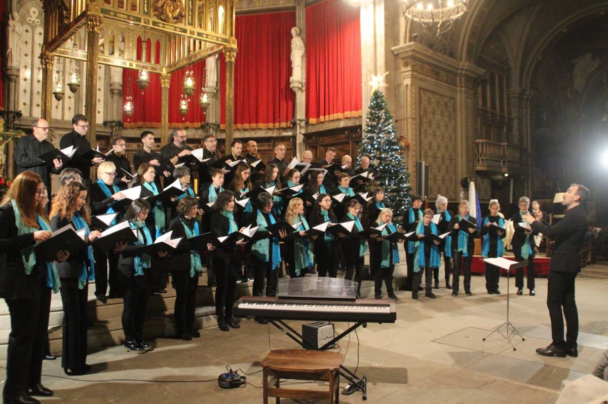 L'Orfeó Nova Solsona llueix en un muntatge inèdit la universalitat del Nadal
