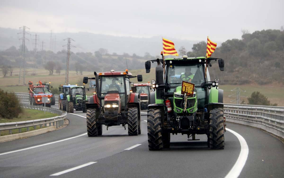 Les tractorades també surten de Sallent per exigir el control urgent de la fauna salvatge
