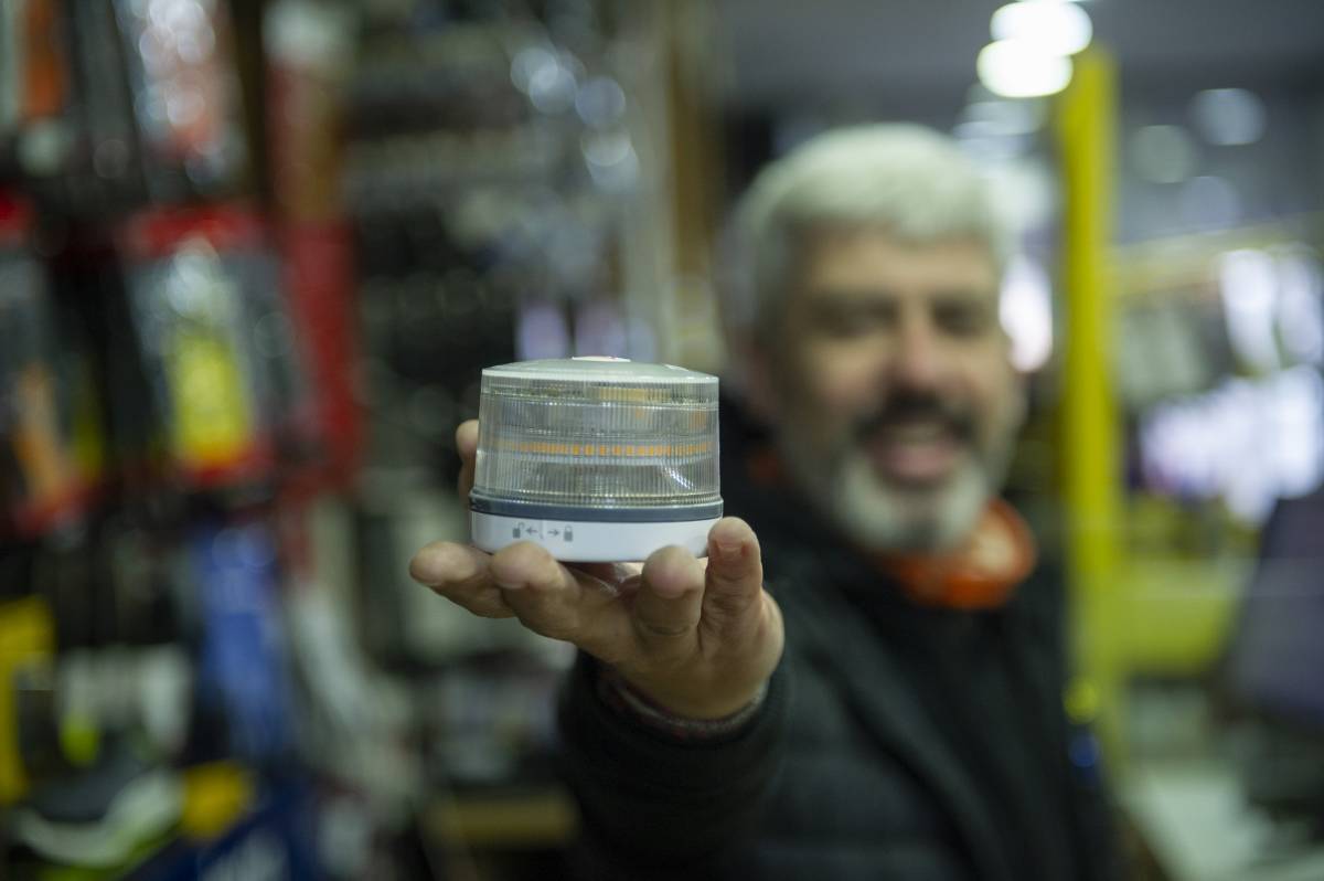 Corredisses, dubtes i falta d’estoc de balises V-16 a Terrassa