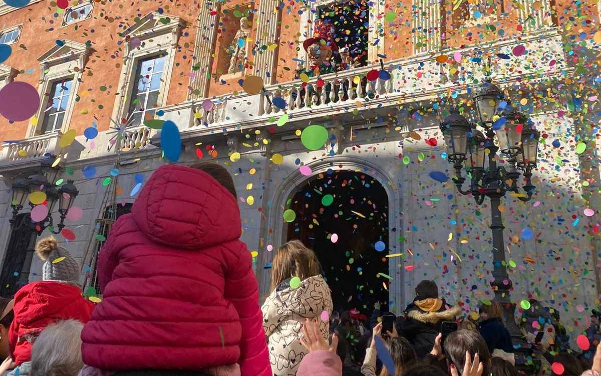 L'Home dels Nassos torna per celebrar l’últim dia de l’any amb els nens de Tarragona