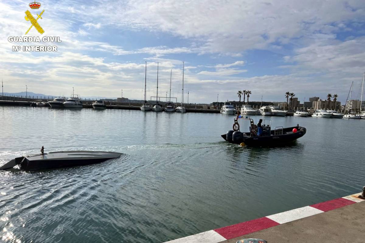 Rescaten una família amb dos nens a la deriva després de bolcar amb el seu veler a l'Estartit