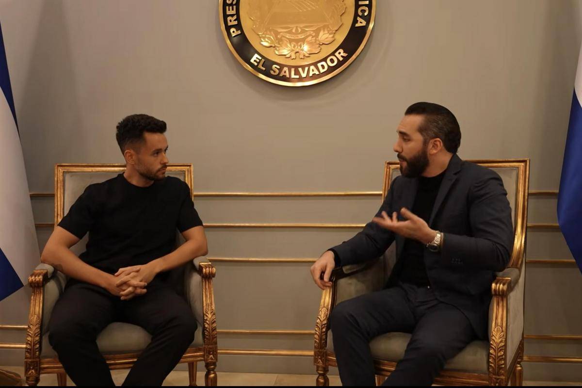 Un dels moments de l`entrevista de TheGrefg a Bukele