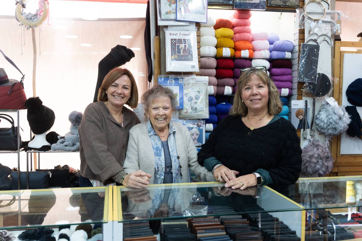 Roser Canals i Sílvia i Mariona Pons, quarta i cinquena generació de Traveria - David Chao Roser Canals i Sílvia i Mariona Pons, quarta i cinquena generació de Traveria