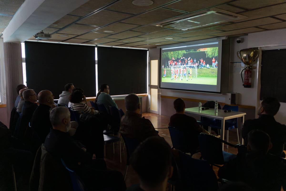 Un dels instants de la visualització de la docusèrie