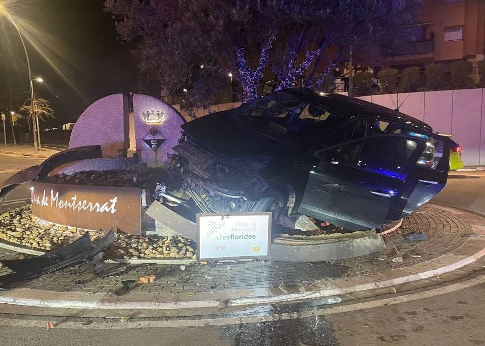 Detenen quatre menors per conduir a 150 km/h i estavellar-se contra una rotonda a Olesa de Montserrat