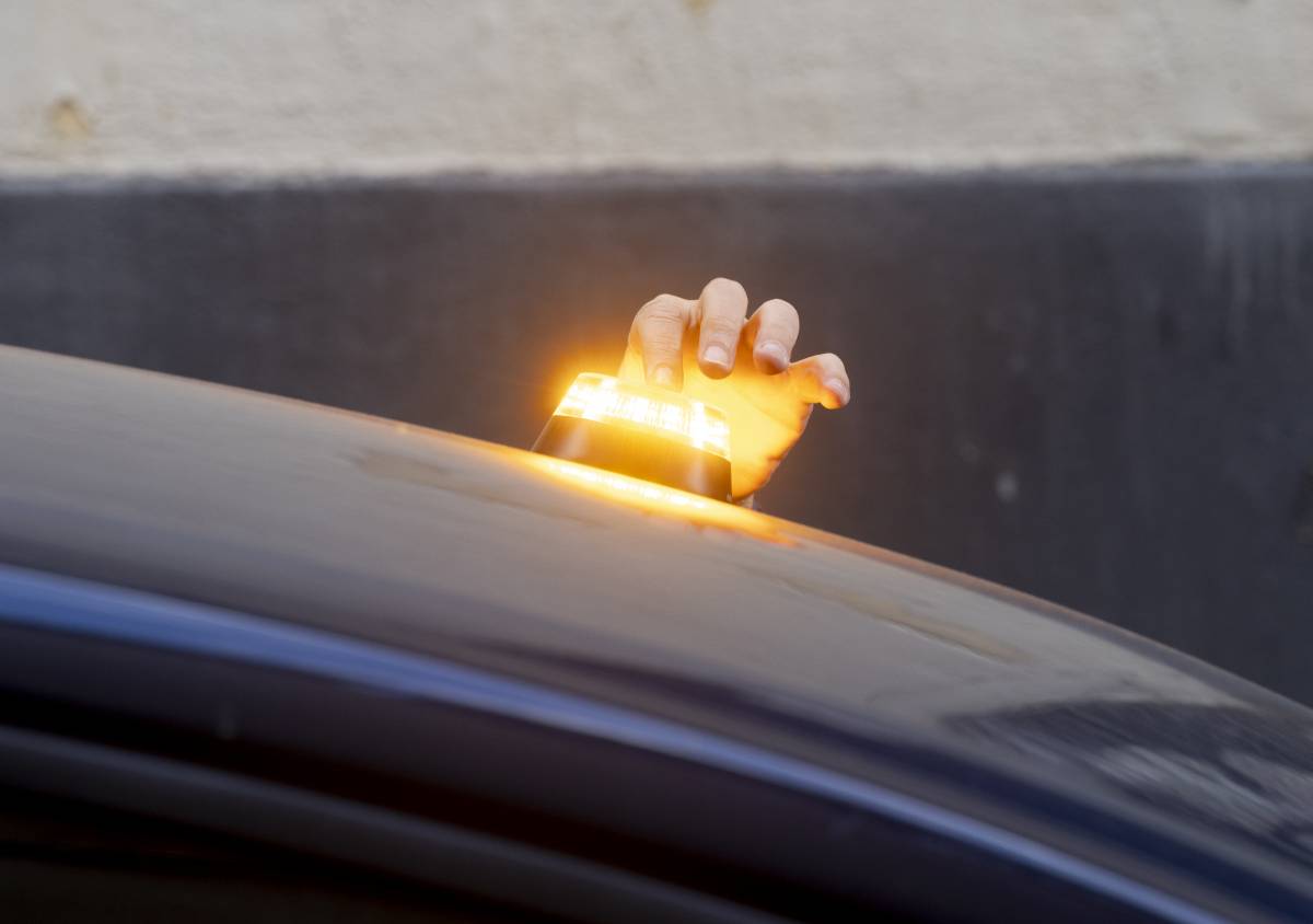 Ramon Lamiel, director de Trànsit: «Els Mossos multaran qui no porti la balisa V-16»