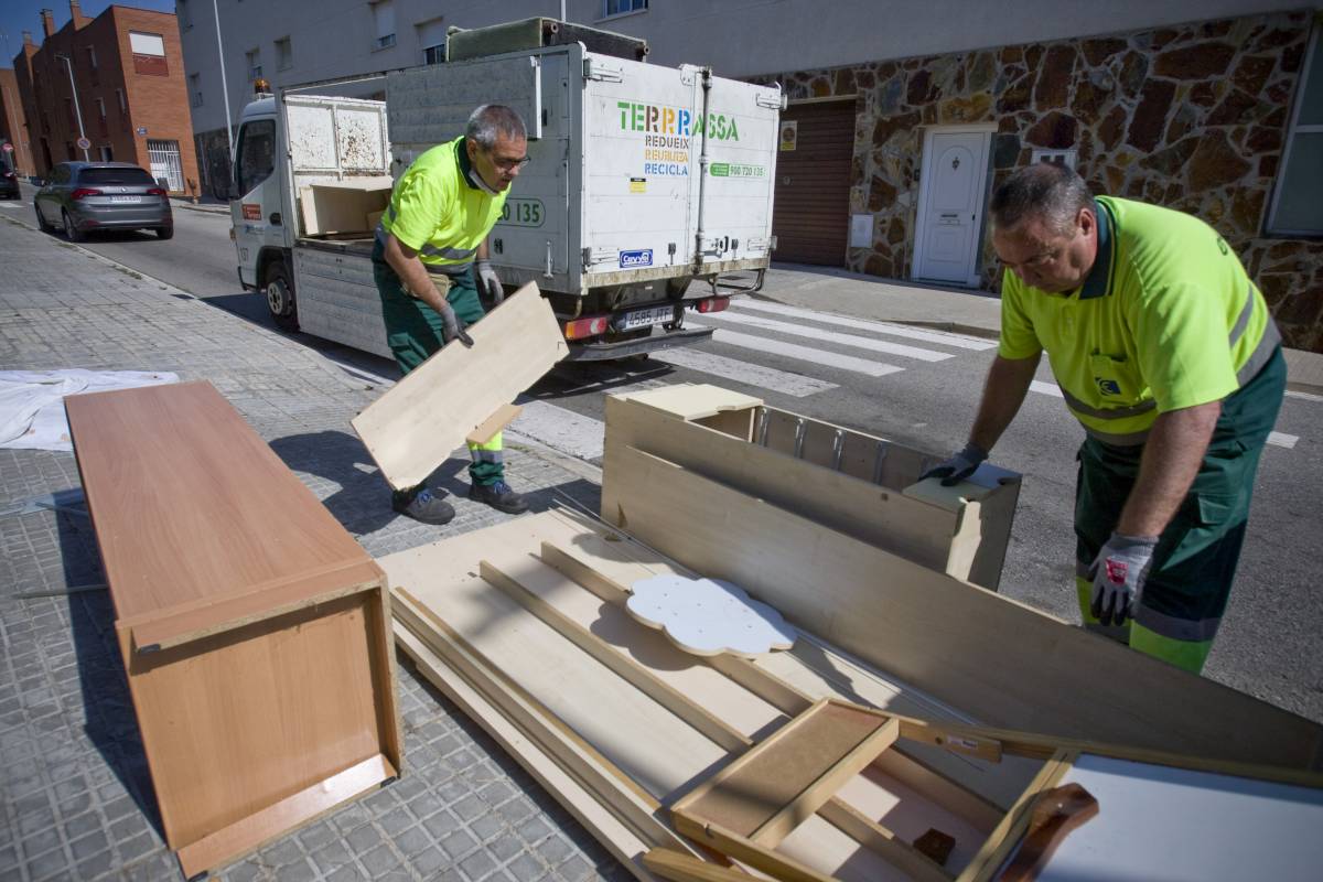 Un 5% menys de mobles abandonats