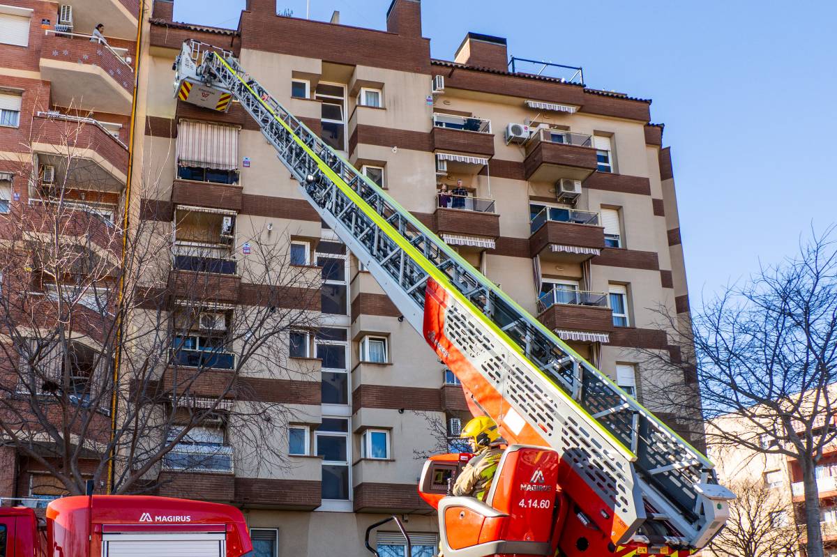 Rescat dels bombers amb autoescala - Juanma Peláez