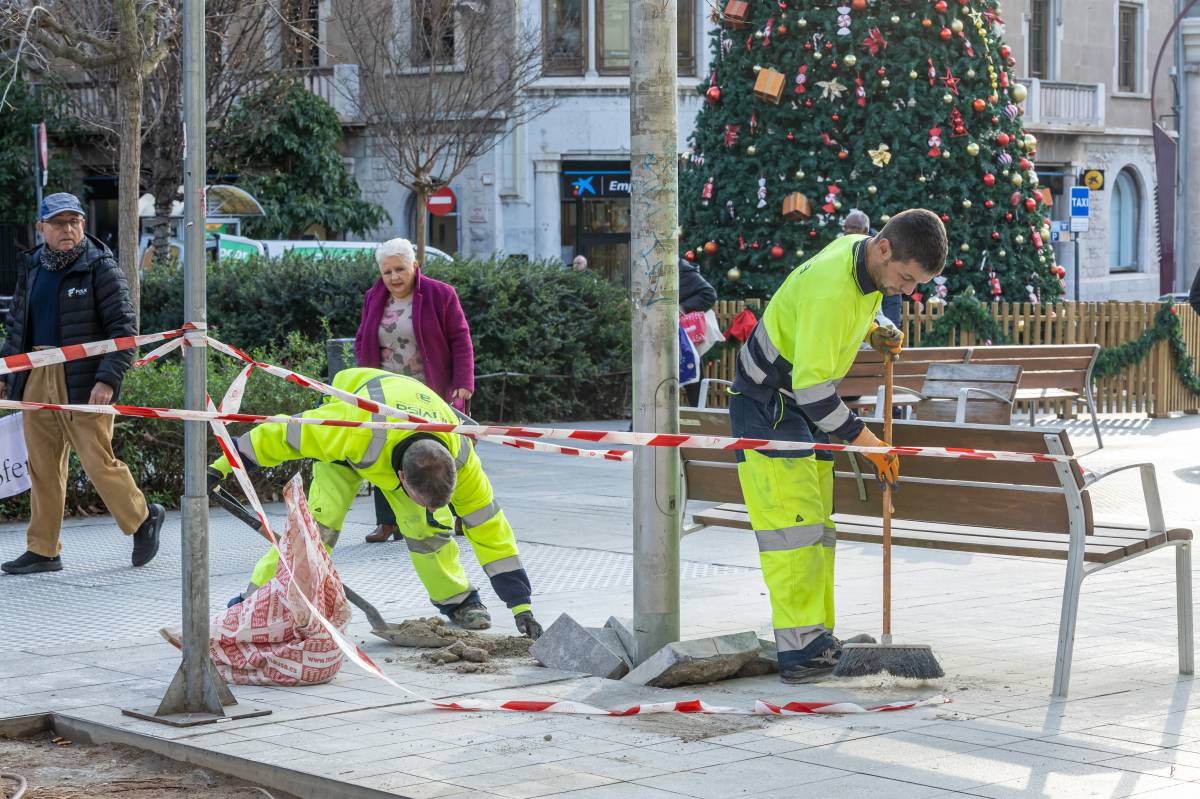 Reparen alguns fanals de Sabadell després de l'accident d'aquest Nadal