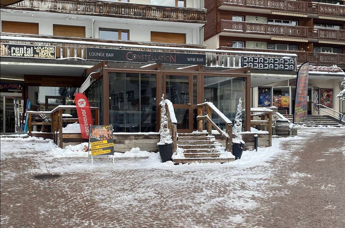 Què sabem de la tragèdia a Suïssa per Cap d'Any? Un espectacle amb bengales, el possible origen del foc