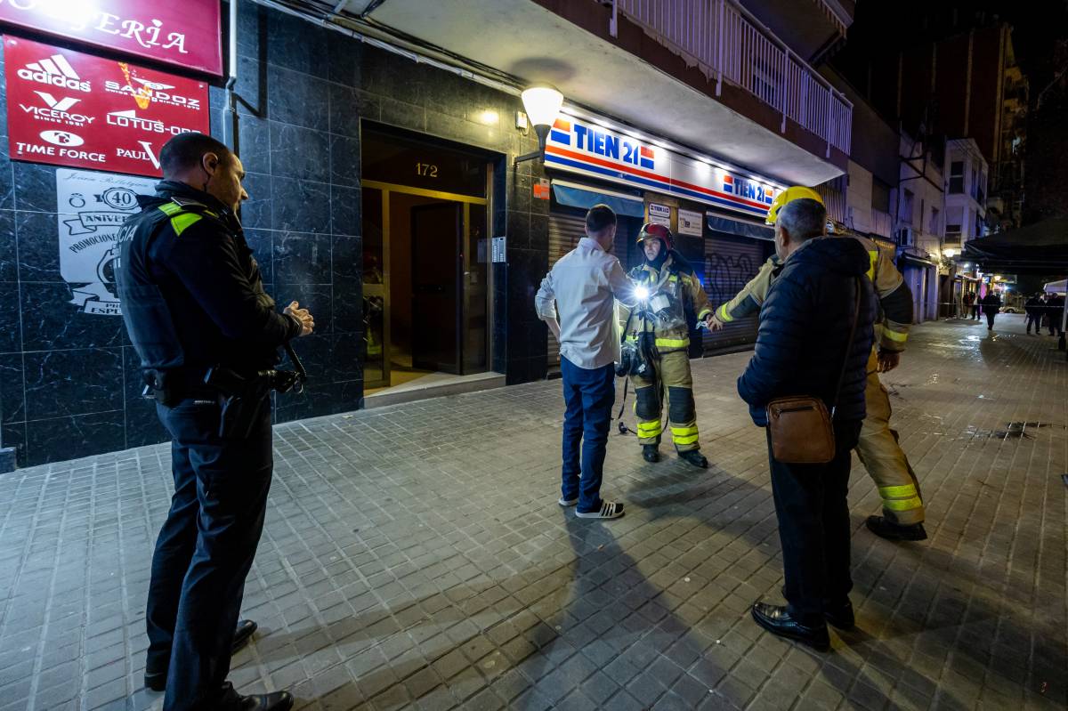 Actuació de Bombers a l`avinguda de Matadepera - Juanma Peláez Actuació de Bombers a l`avinguda de Matadepera