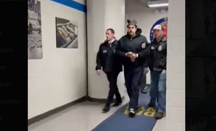 Maduro ja és a Nova York per ser jutjat per «narcotràfic» i «terrorisme», tot i els dubtes legals