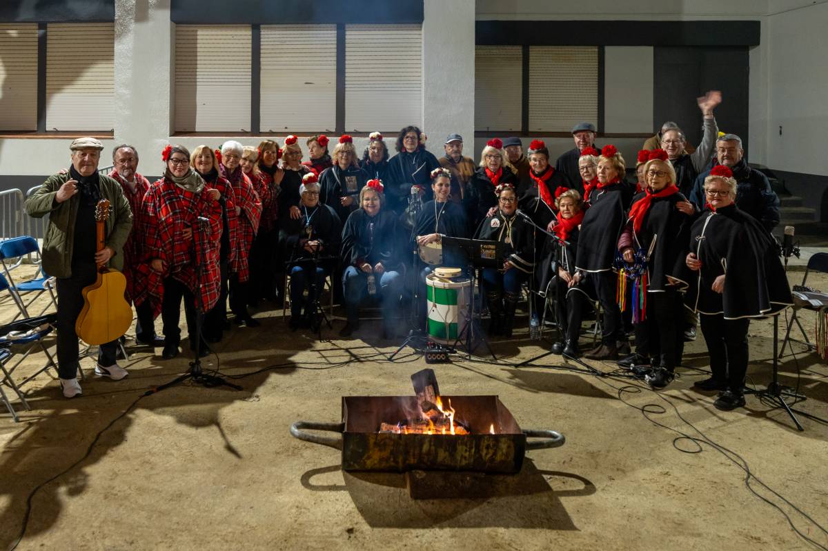 El barri del Poblenou celebra la 'Zambomba' en una jornada marcada per la tradició andalusa