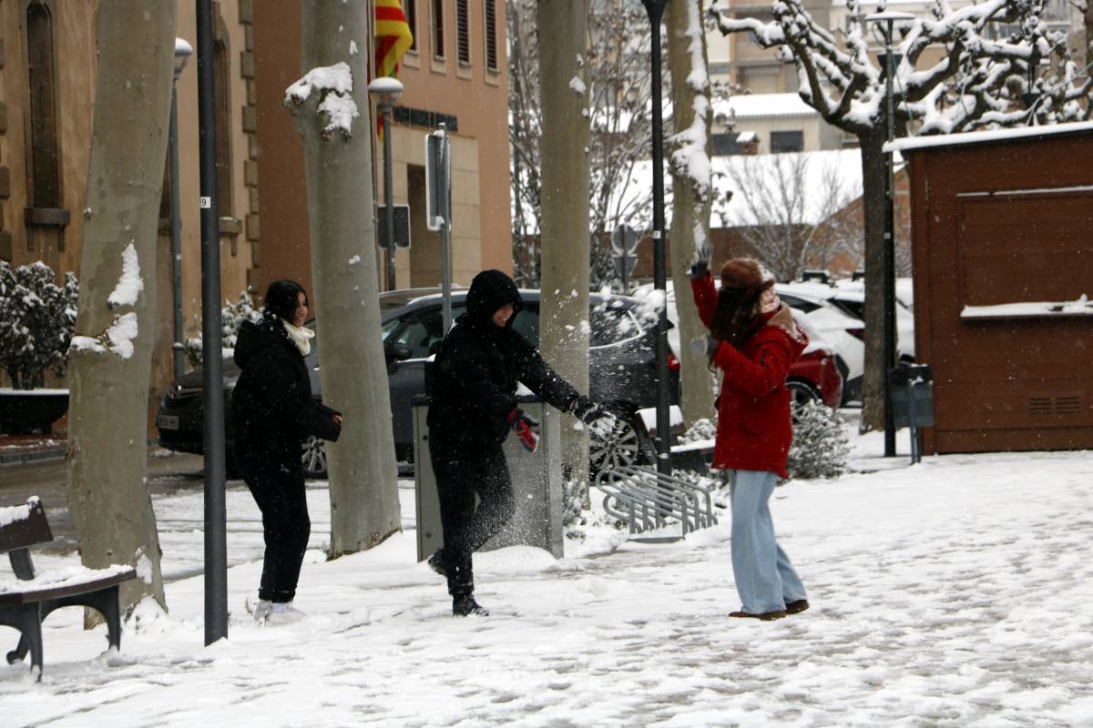 La neu torna a Cervera amb una nevada que no es veia des del 2021