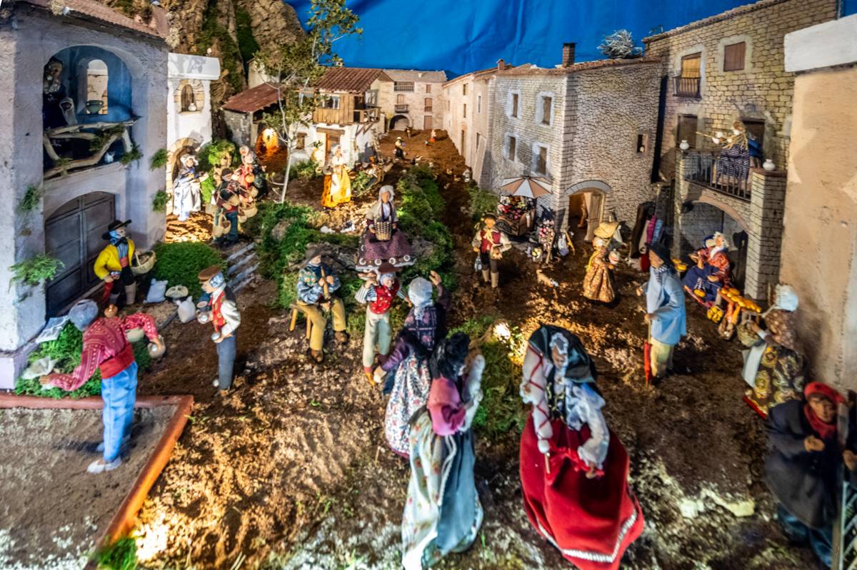 Un pessebre inèdit s’instal·la a la parròquia de Gràcia de Sabadell, amb santons de la Provença 